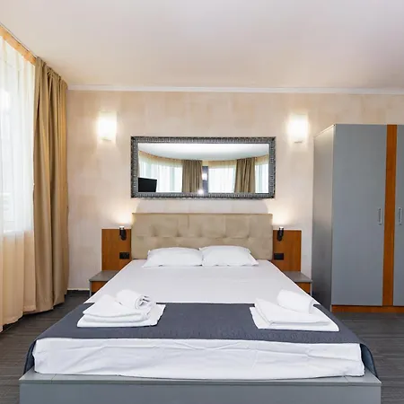 Apartahotel Favorit 3*