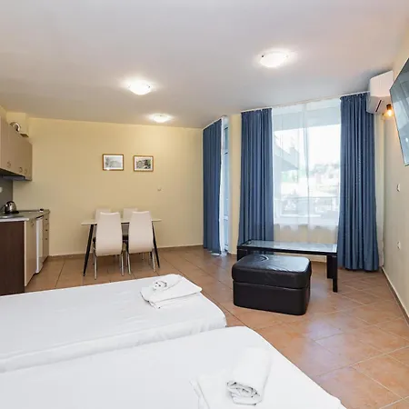 Apartahotel Favorit 3*