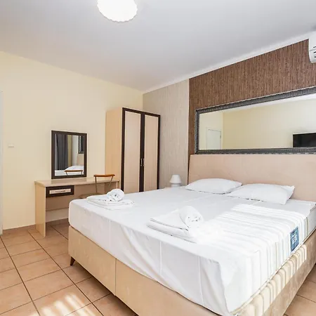 Apartahotel Favorit 3*