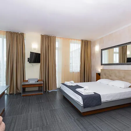 Apartahotel Favorit 3*