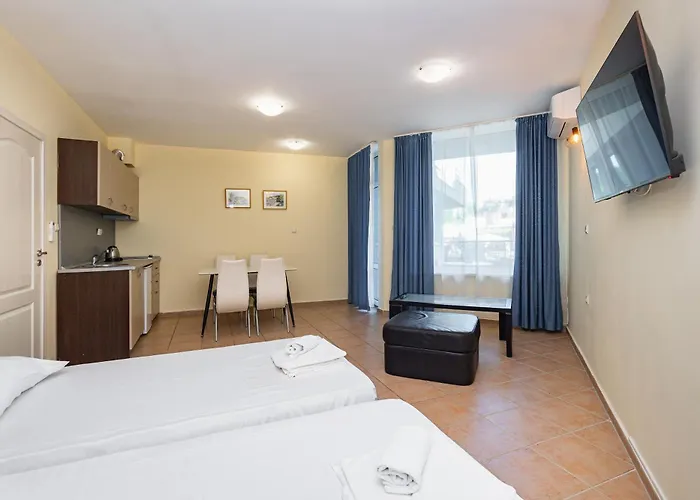 Ξενοδοχείο με διαμερίσματα Favorit 3*