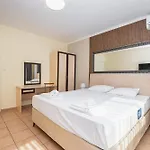 Apartahotel Favorit 3*