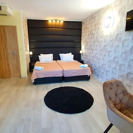 Favorit Aparthotel 3*