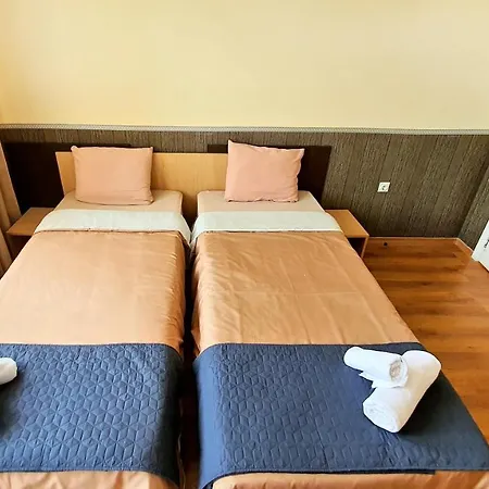 Favorit Aparthotel 3*