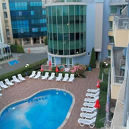 Favorit Aparthotel 3*