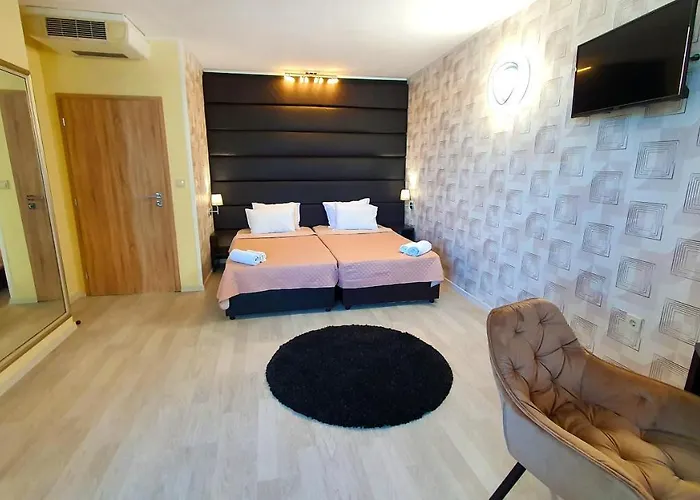 Favorit 公寓式酒店 3*