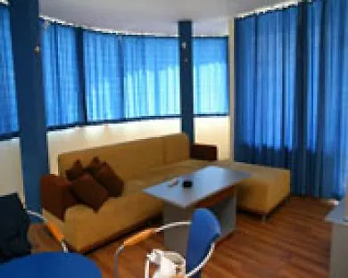 Favorit 公寓式酒店 3*