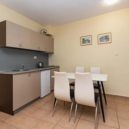 Favorit 아파트호텔 3*