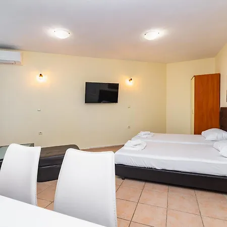 아파트호텔 Favorit 3*